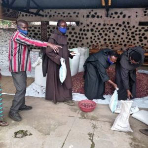 Hilfe nach dem Unwetter in Gahunga